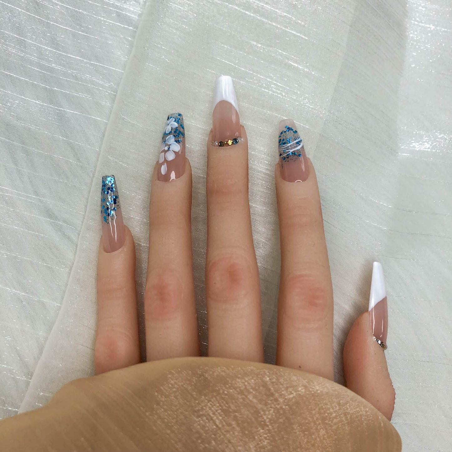 GGddsha 2025 100% Handmade Nails Reusable Medium Press-on Nail French Hand Painted Petals Full Coverage False Nail Set for Women