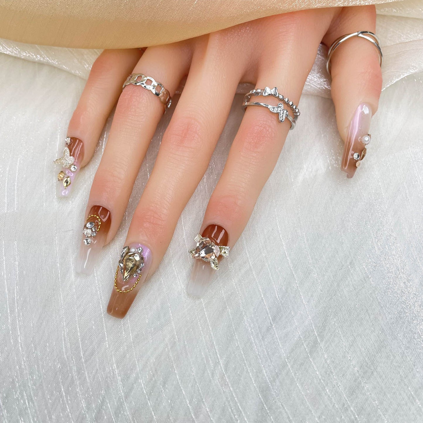 GGddsha 2025 Handmade Medium Nail Reusable PMMA Acrylic Press-on Nail Mixed Color Gradient w/Butterfly Petal Rhinestone Decoration Fake Nails Gifts for Women